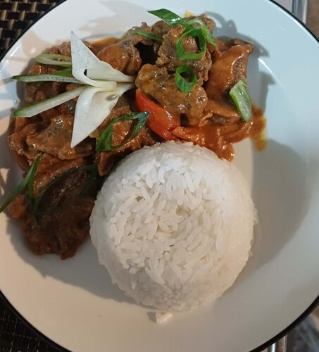 Beef with Creamy Mushroom Sauce & Rice
